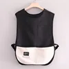 Bolsillo para toalla en chaleco, negro.