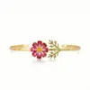 Bracciale aperto con fiori di campo rossi