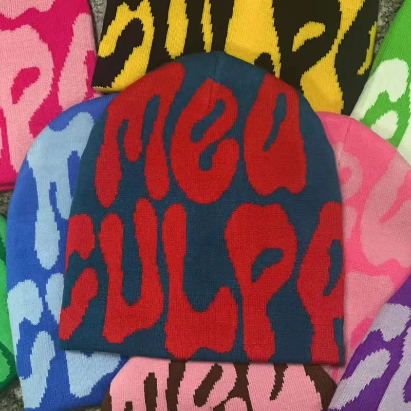 Шапка-бини с вышивкой и логотипом