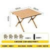Table individuelle 60 cm, finition bois clair veiné, accompagnée de 4 chaises Moon.