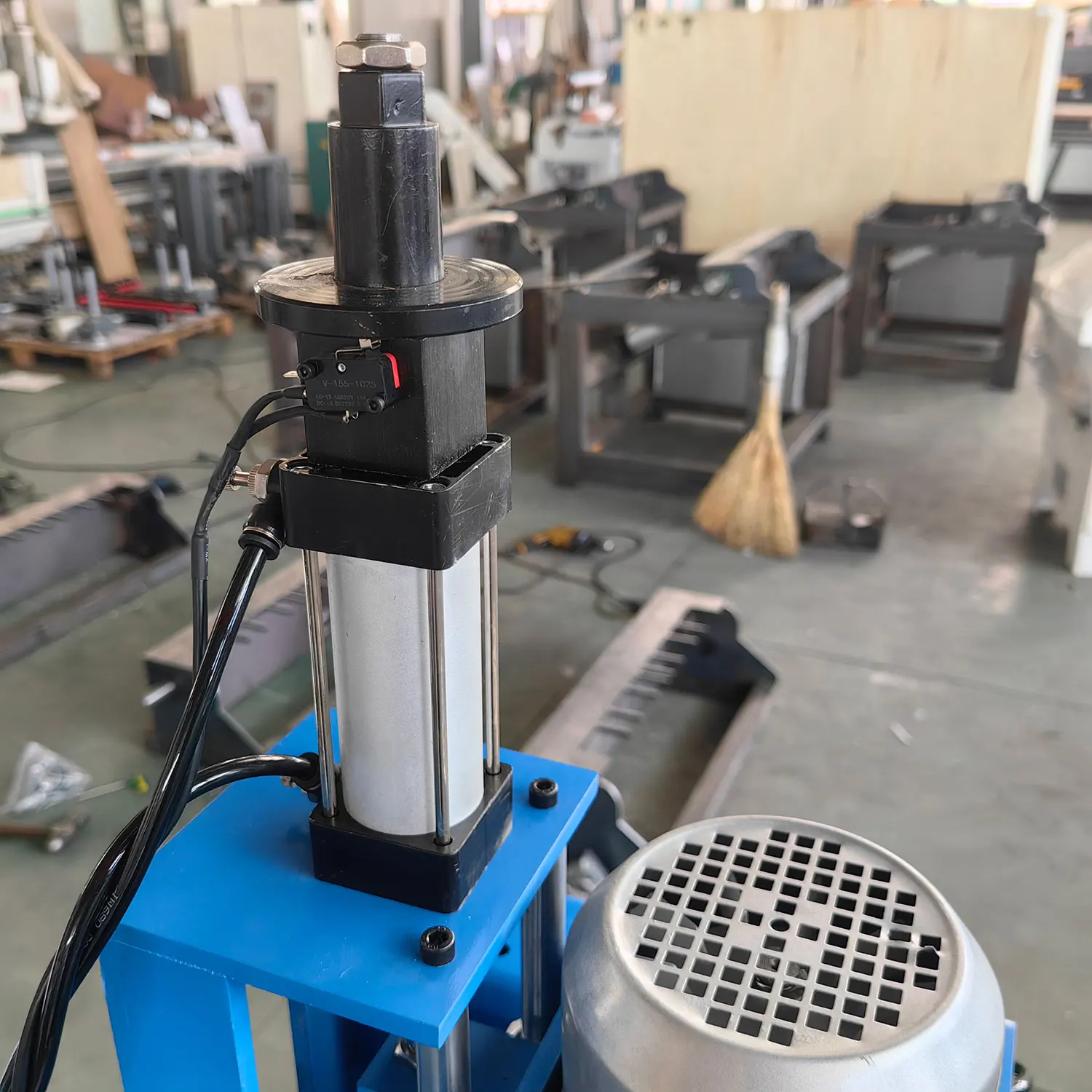 Hot Sale MZ6415 Panel Furniture Minifix Drilling Machine Wood