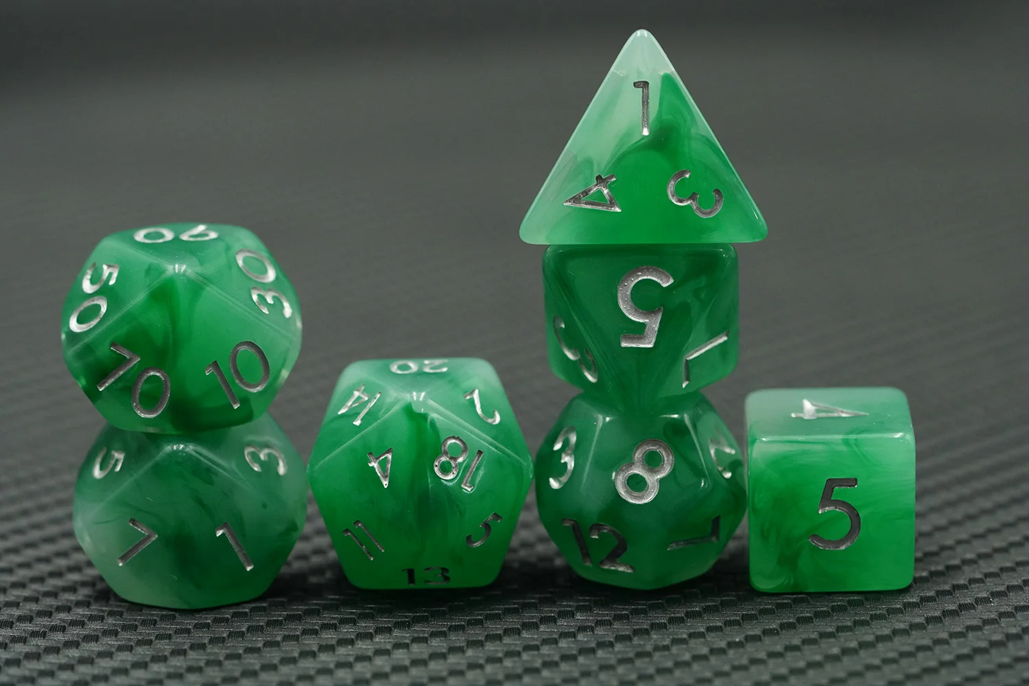 High Quality 7-Piece Polyhedral Resin Dice Set Handmade 16mm Green Resin with Soft Edge for DND Table Games manufacture