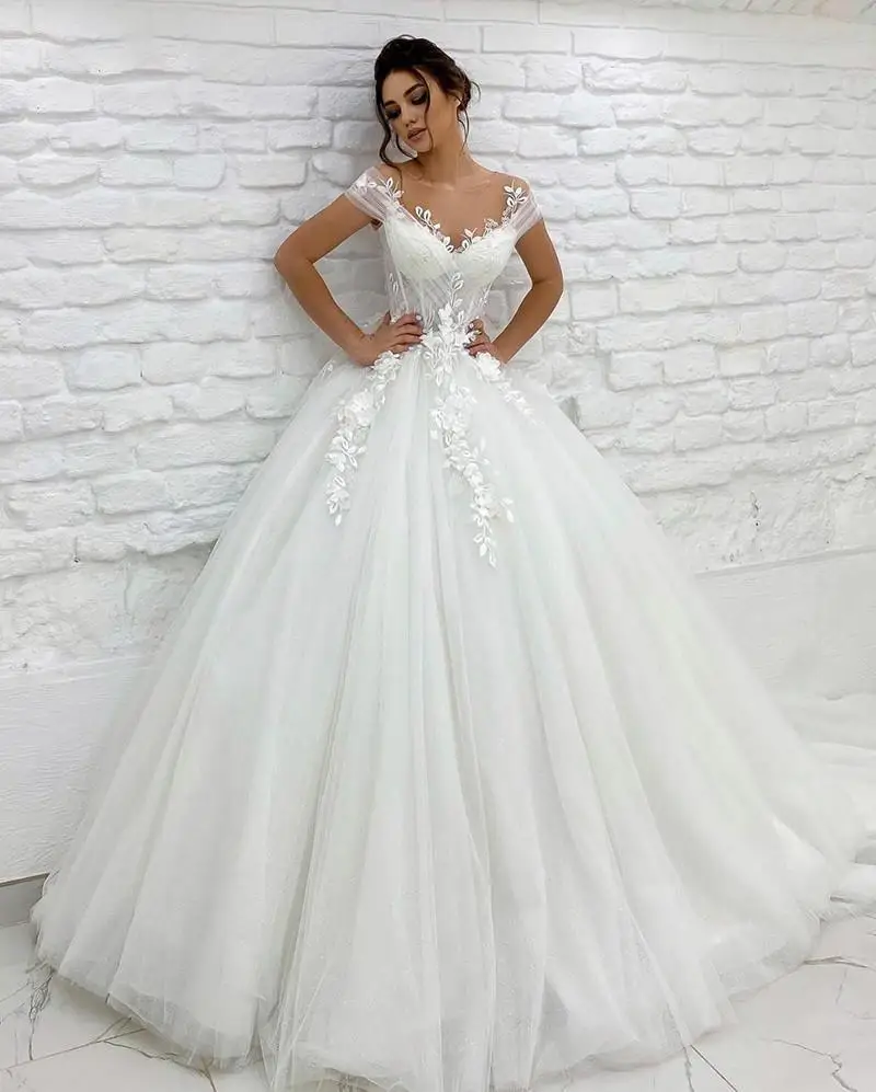 S1067T Elegant Vintage Wedding Dress High Quality Large Size Round Neck  Long-Sleeved Floor-Length With Chapel Train Lace| Alibaba.com