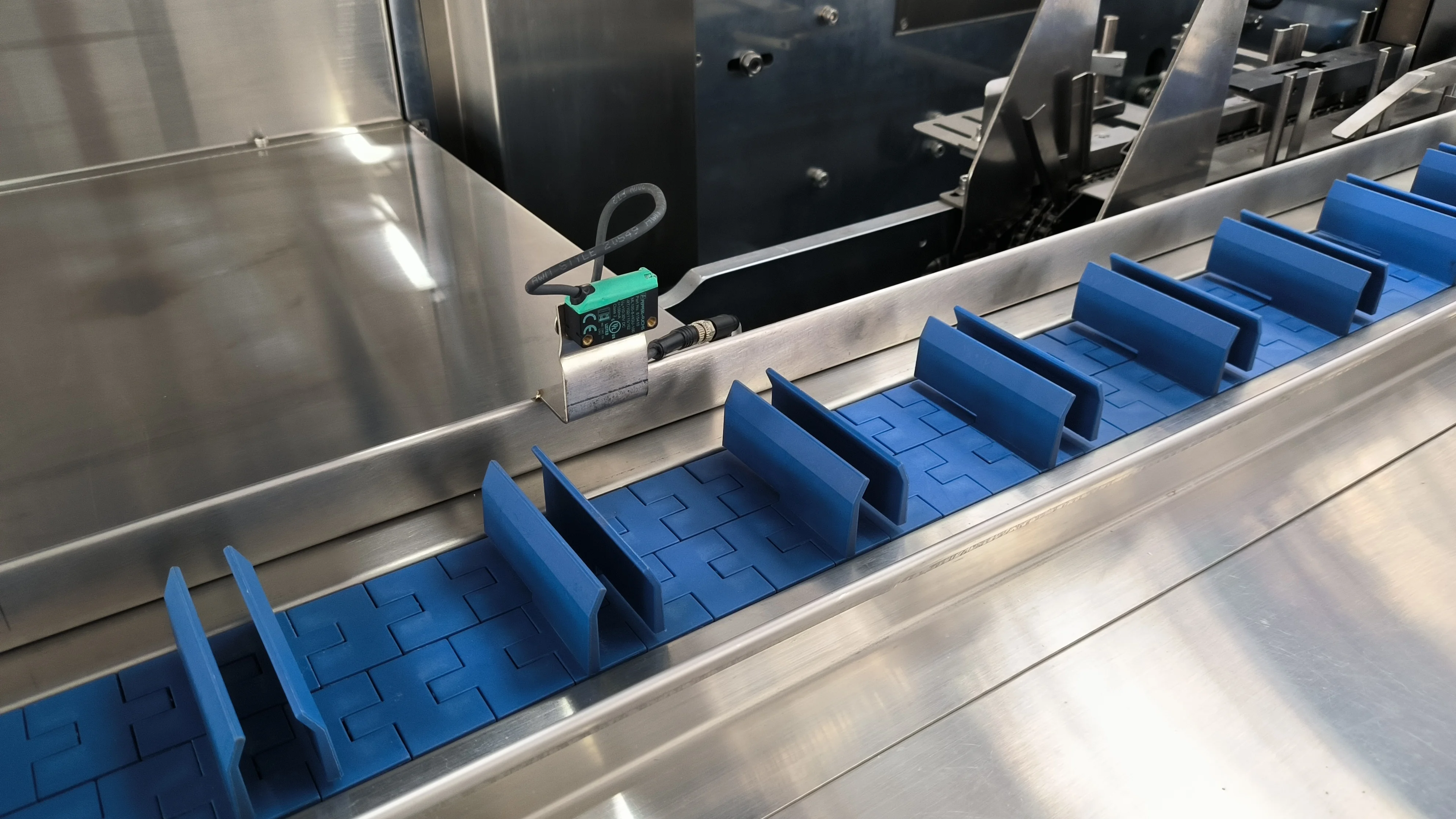Fully Automatic High Speed Carton Box Packing Bottles Soap Boxed Cartoning Machine