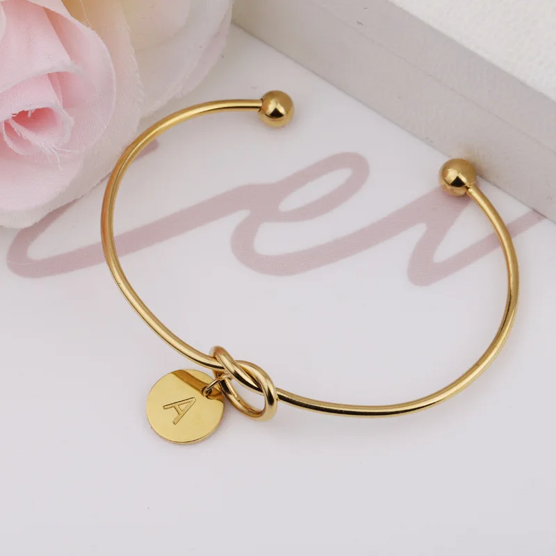 QWKLNRA Pulseras para Mujer,Pulsera con Letra Inicial V, Pulsera De Cadena  De Corazón Cuadrada para Mujer, Pulsera De Corazón, Joyería, Pulsera De  Compromiso De Boda : : Ropa, Zapatos y Accesorios