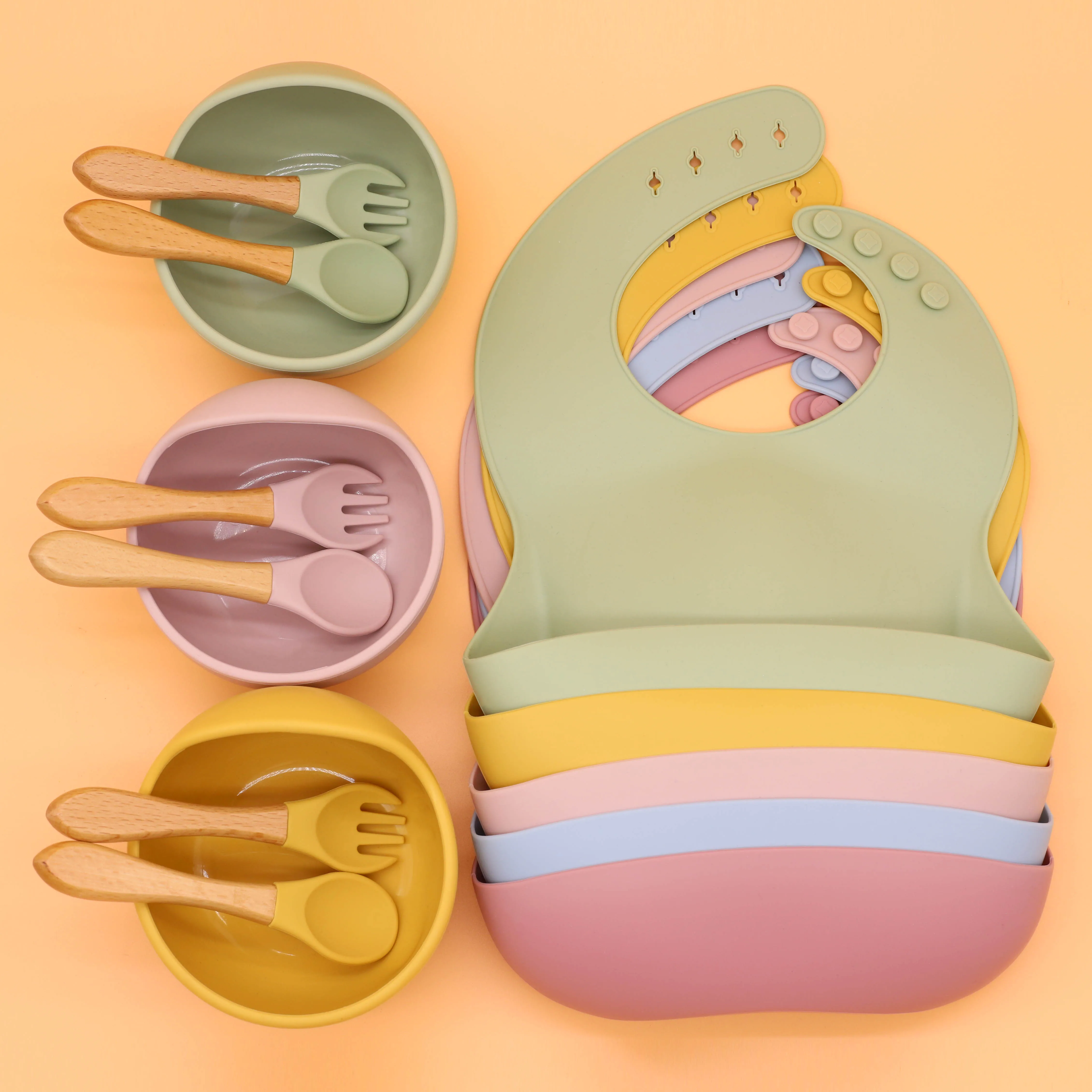 Набор детской посуды для обучения еде силиконовый нагрудник и ложка с защитой от