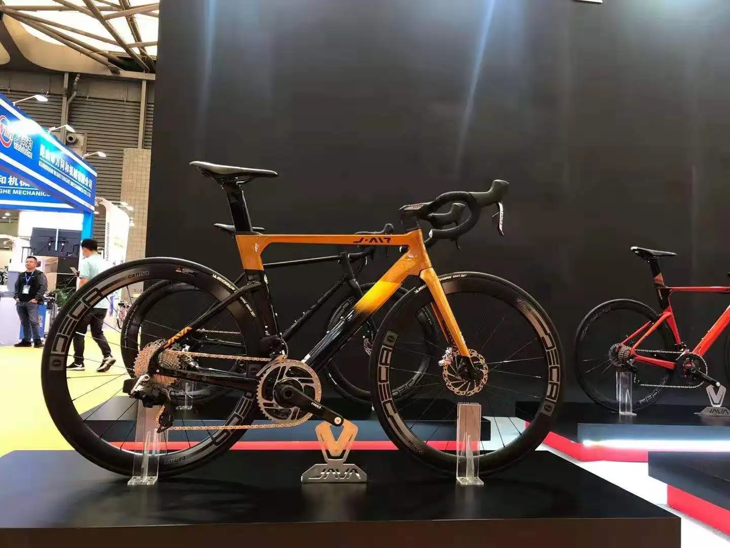 FUOCO-D Carbon Fiber Men's Road Bike with 105 R700 Sets