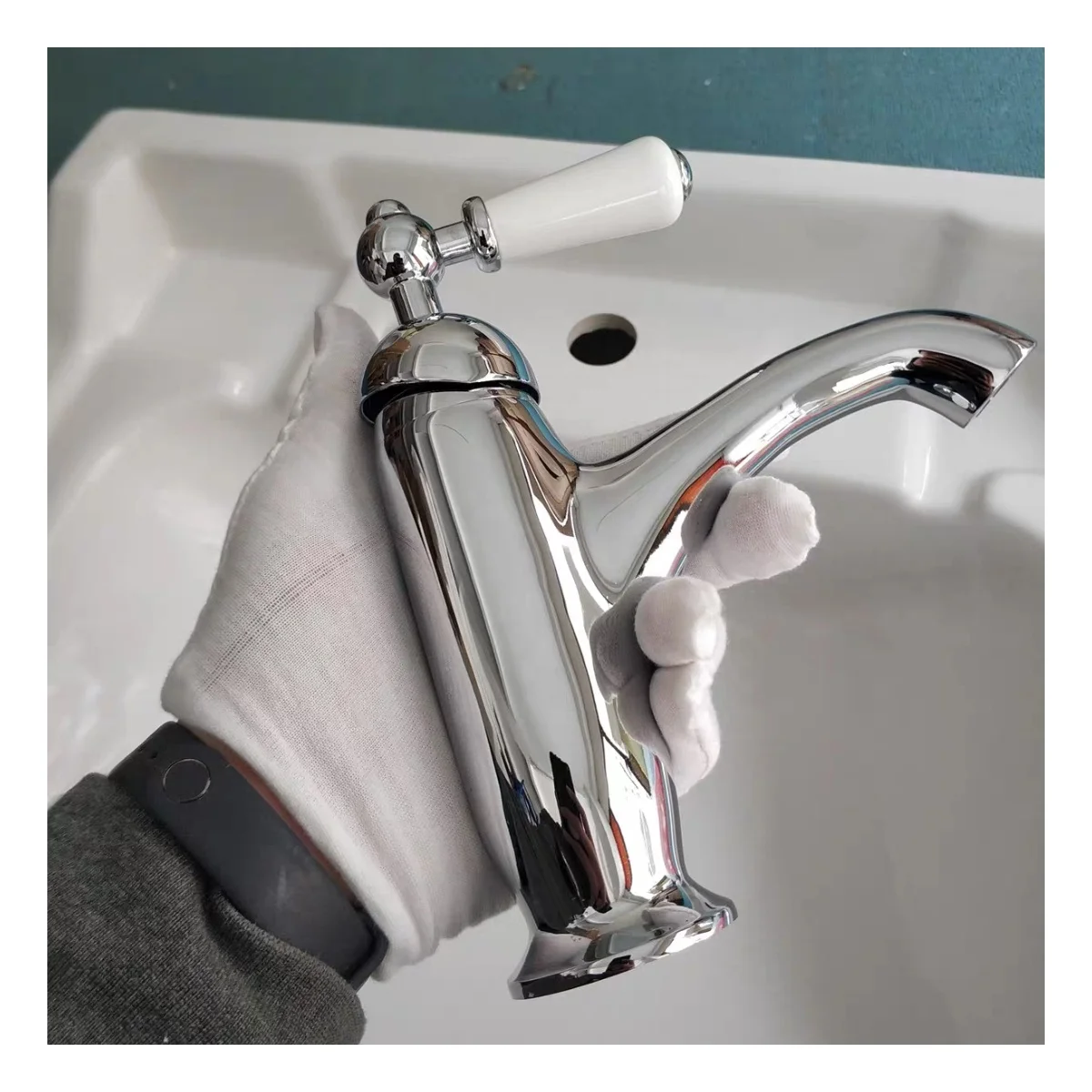 Classic Single Lever Brass Basin Tap - Gold factory