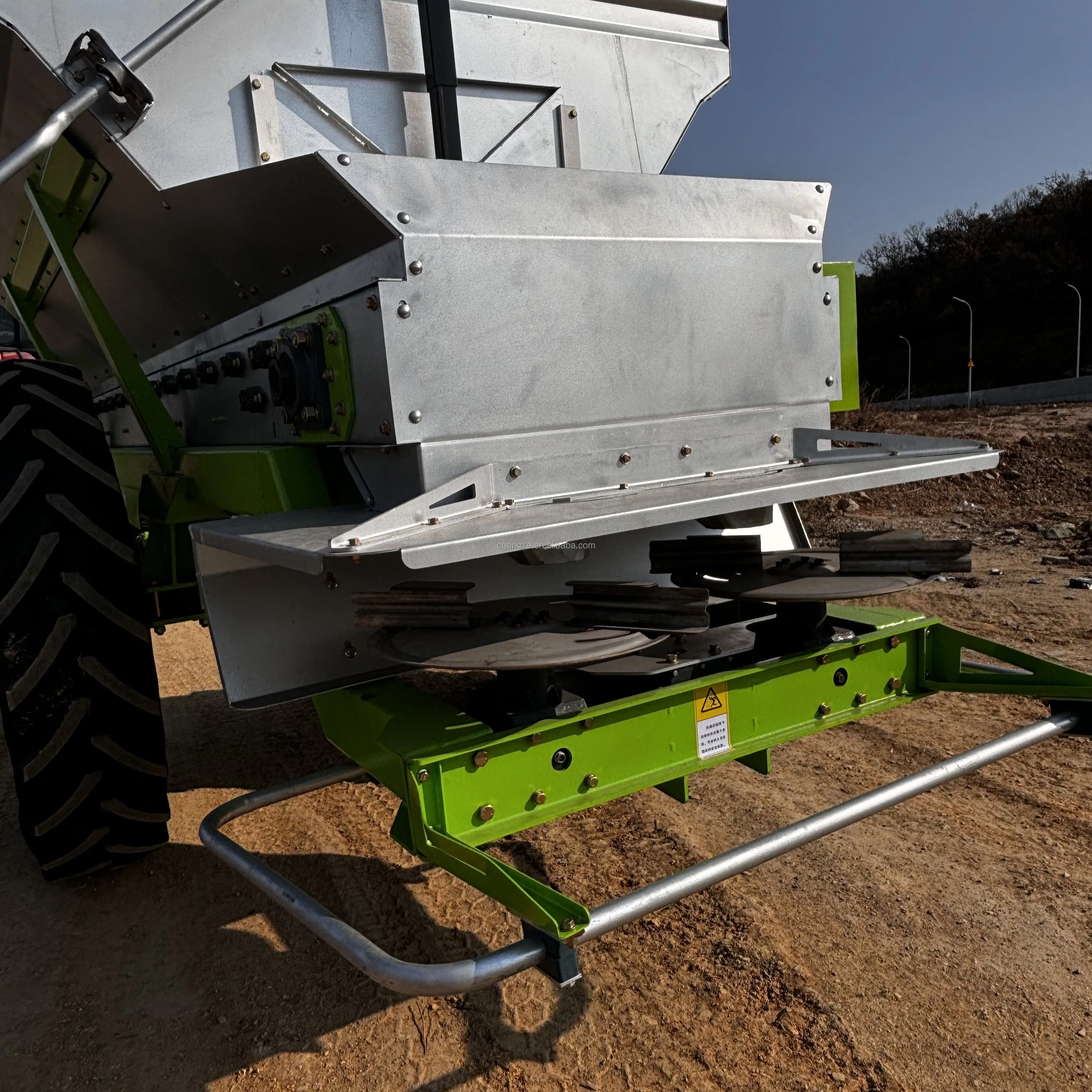 product horizontal double disc spreader for compound granules fertilizer spreader-5