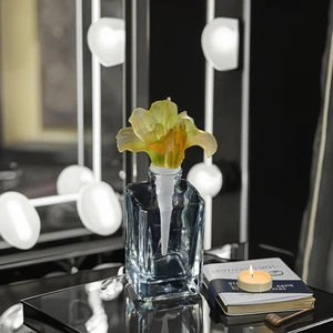 Crystal Art Glass Luxury 150ml Perfume Bottle with Flower Cap Accept logo Engraving Wedding Giveaways