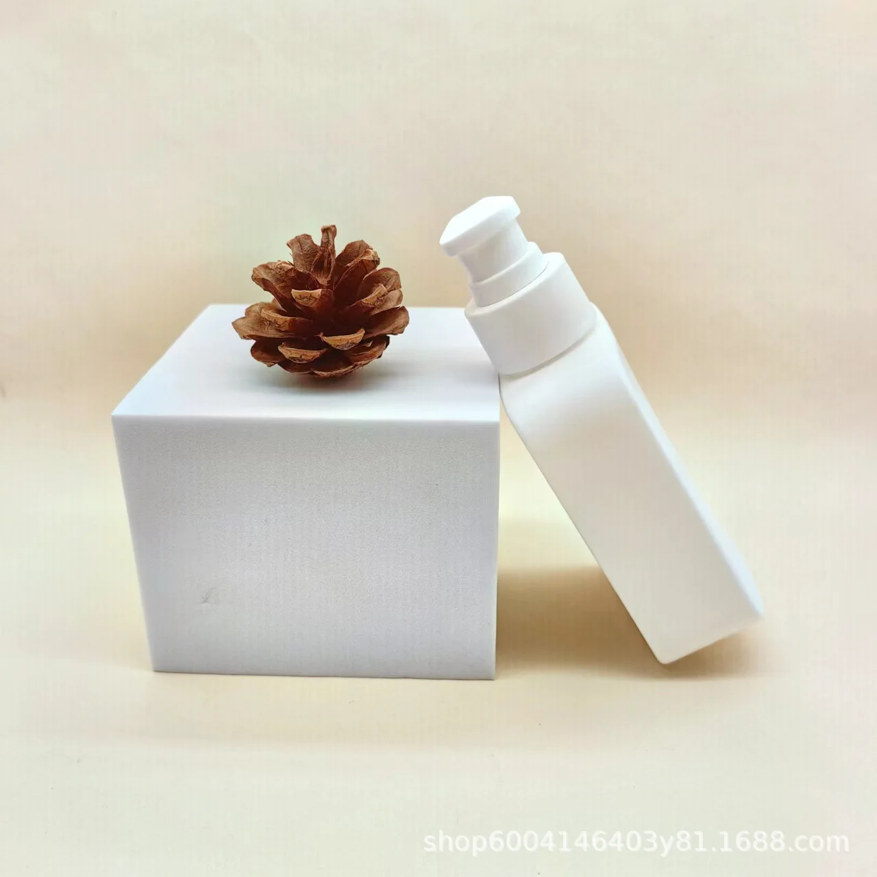 High Quality Flat Square Shape Solid White Plastic Pump Bottles 100ml 200ml Shower Gel Hair Shampoo Bottle