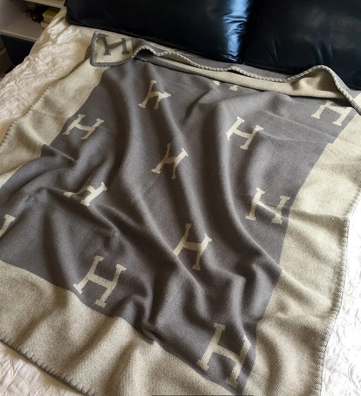 Popular H Letter Blanket Sofa Bed Acrylic Knitting Blankets Woven