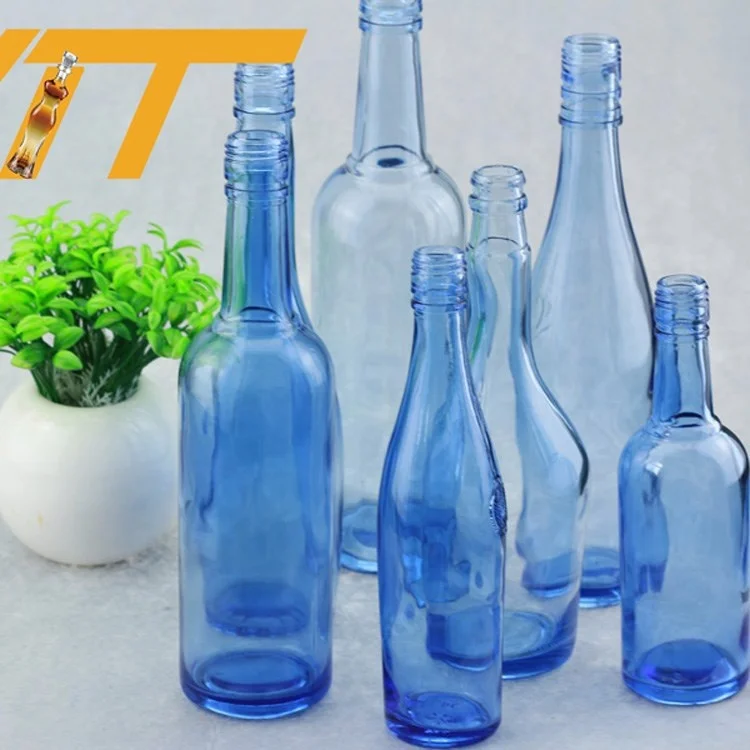 Бутылки для воды оптом. Стеклянная бутылка. Голубая стеклянная бутылка. Синяя бутылка стекло.