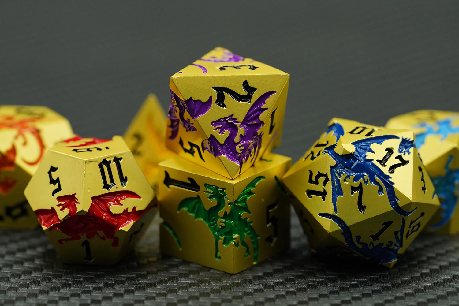 Rainbow-Colored 16mm Polyhedral Zinc Alloy and Copper DND Dice Set Custom Logo Board Games Metal Polyhedral Shape details