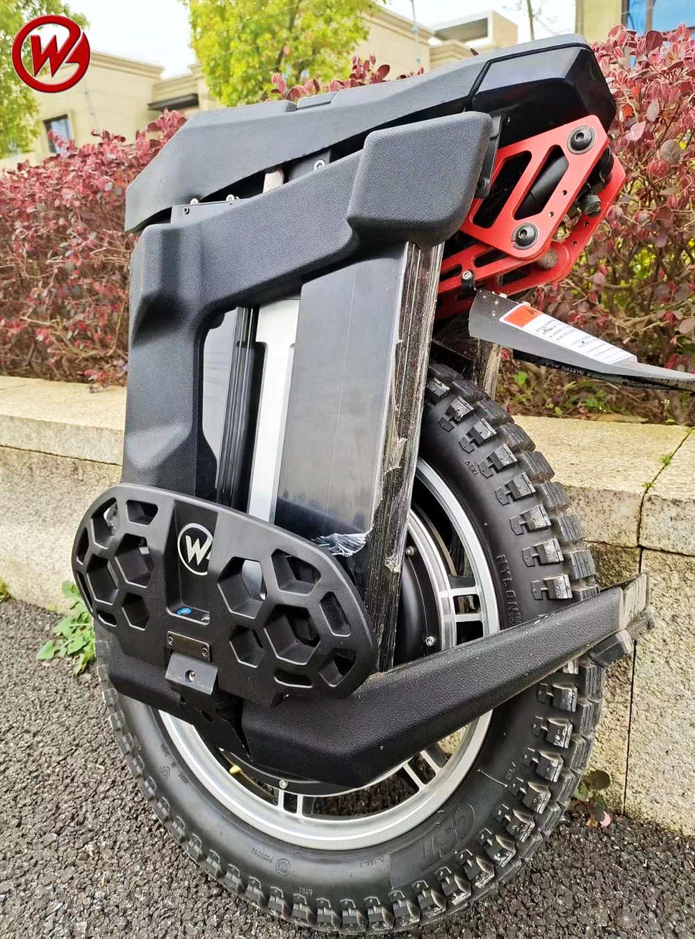 产品范围包括电动滑板车,电动轮,电动自行车,摇摆助力器