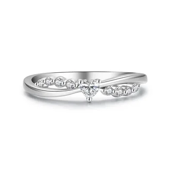 Romantic Women's S925 Silver Heart Diamond Ring Trendy Rhodium Plated Wedding Bands for Everyday Use