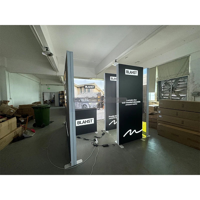 Бързо монтиране, без инструменти, свиваем алуминиев тензионен тканист търговски стенд 10x10 модуларен световен бокс SEG поп-ап осветлен заден фон