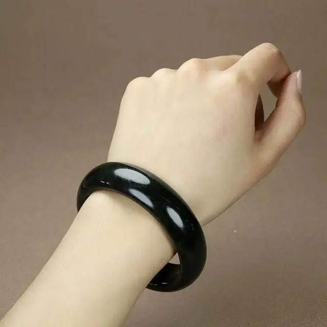 Wholesale Hot Sale Natural Green Jasper Jade Bracelet Dark Green Light Green Stone Material Xiuyan Jade Bracelet Gift Jade