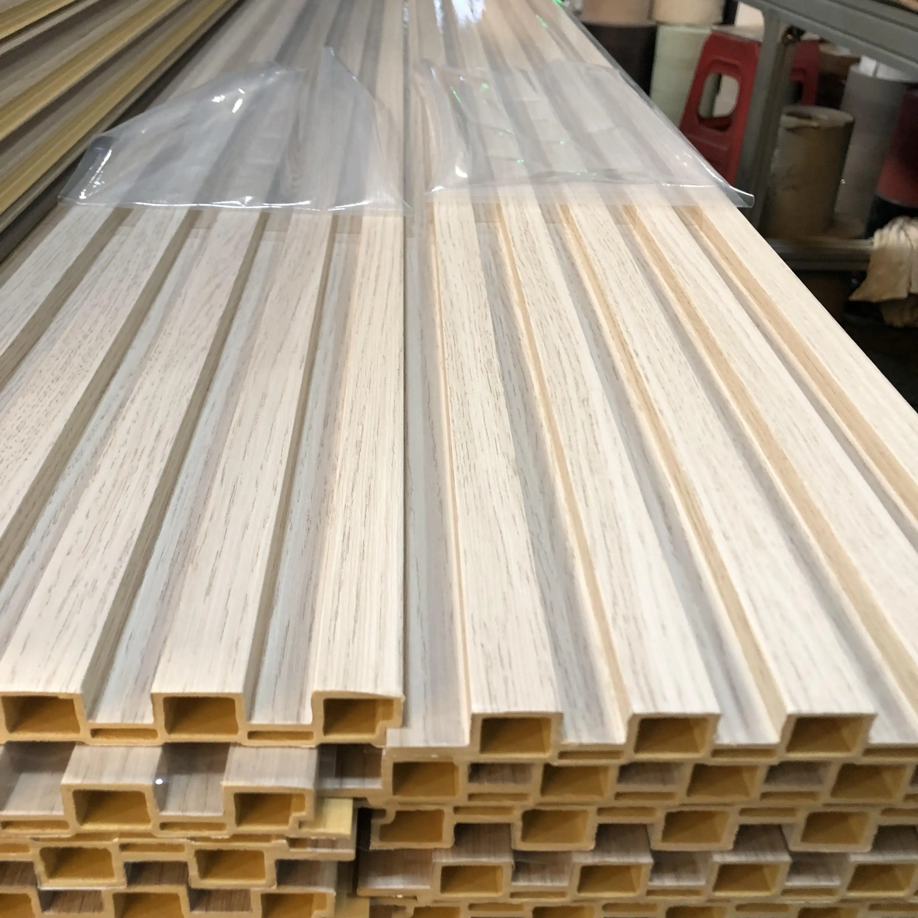 Melinco Natural na Ugat ng Kahoy Kulay Dilaw na Kayumanggi Estilo ng Panloob na Dekorasyon na Panakip sa Pader Pelikula na PVC 3d Nakakalagong Panel ng Pader