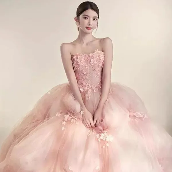 S0112A 2025 Summer with Lace Decoration Modern Floral Couple Puff Train  Strapless Gown for Outdoor Shoots Pink Wedding Dress