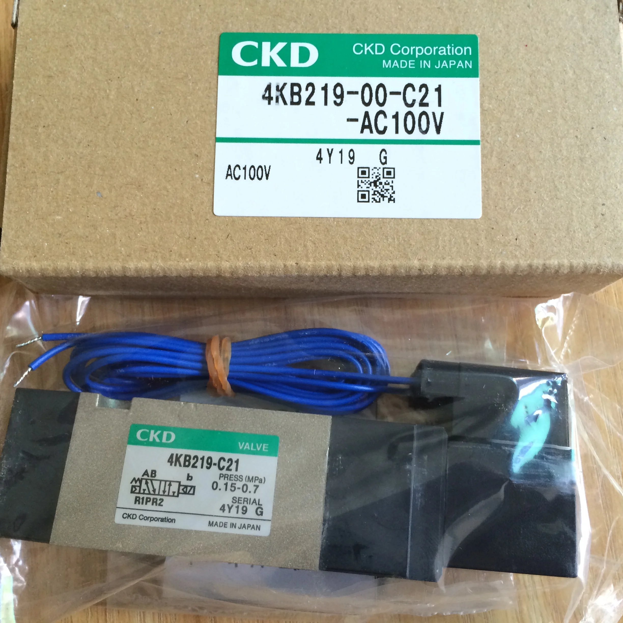 NEW CKD 4KB149-00 SOLENOID VALVE 110/110V COIL 