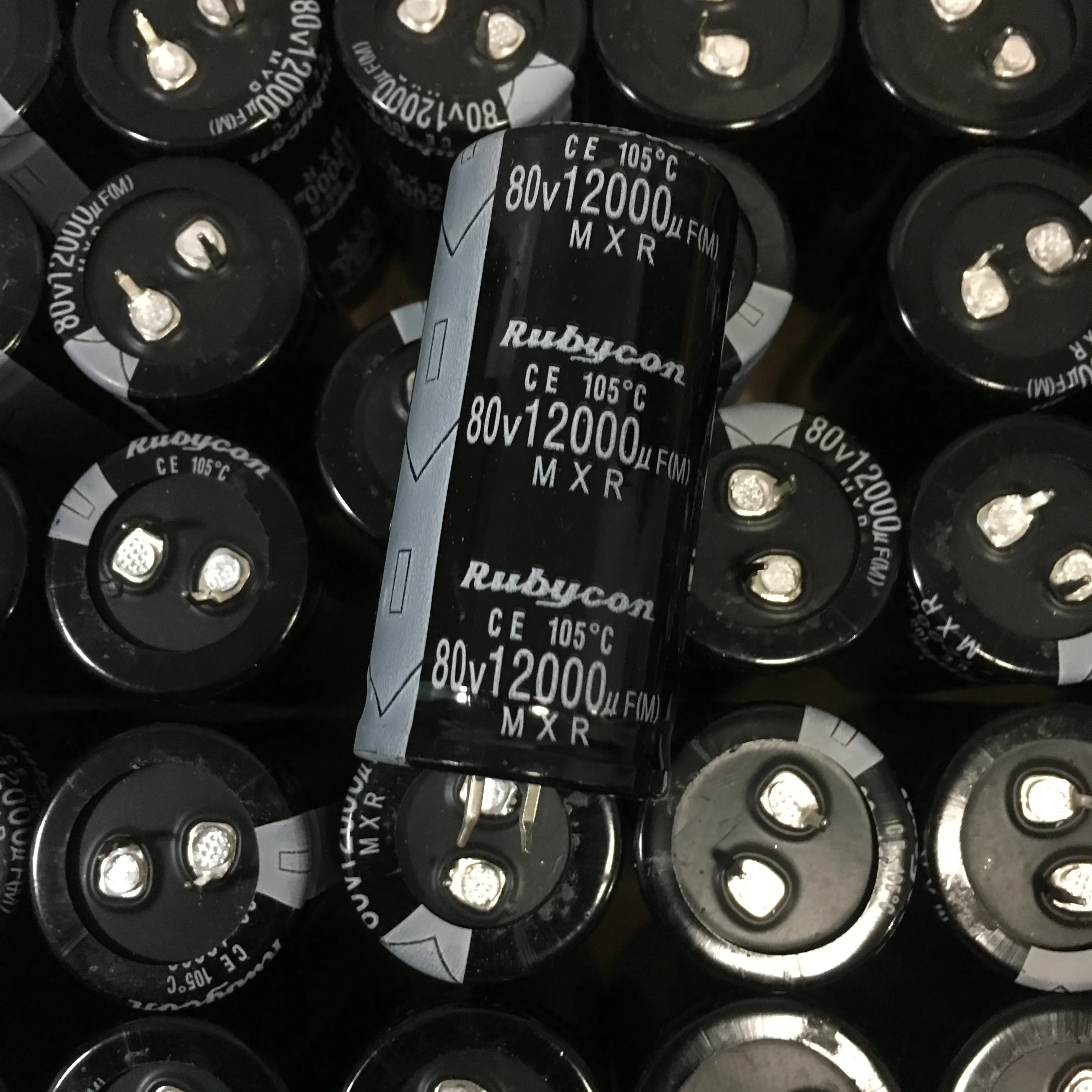 Condensatore Elettrolitico SNAP-IN 2200uF 80V 85 ° C 25x30mm - DAEWOO