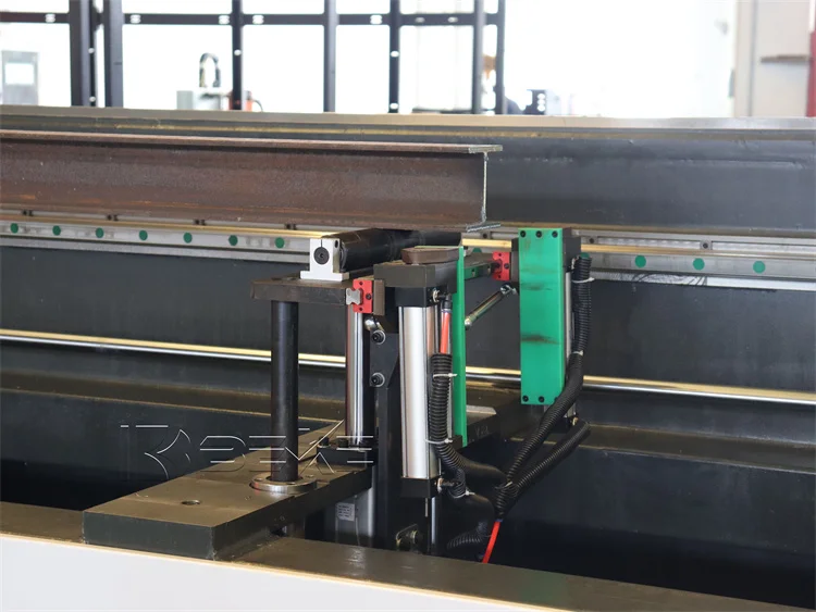 Factory Price Metal Round Square Pipe Tube Fiber Laser Cutting Machine Metal Tube Laser Cutter
