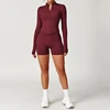 chaqueta+pantalones cortos-burdeos