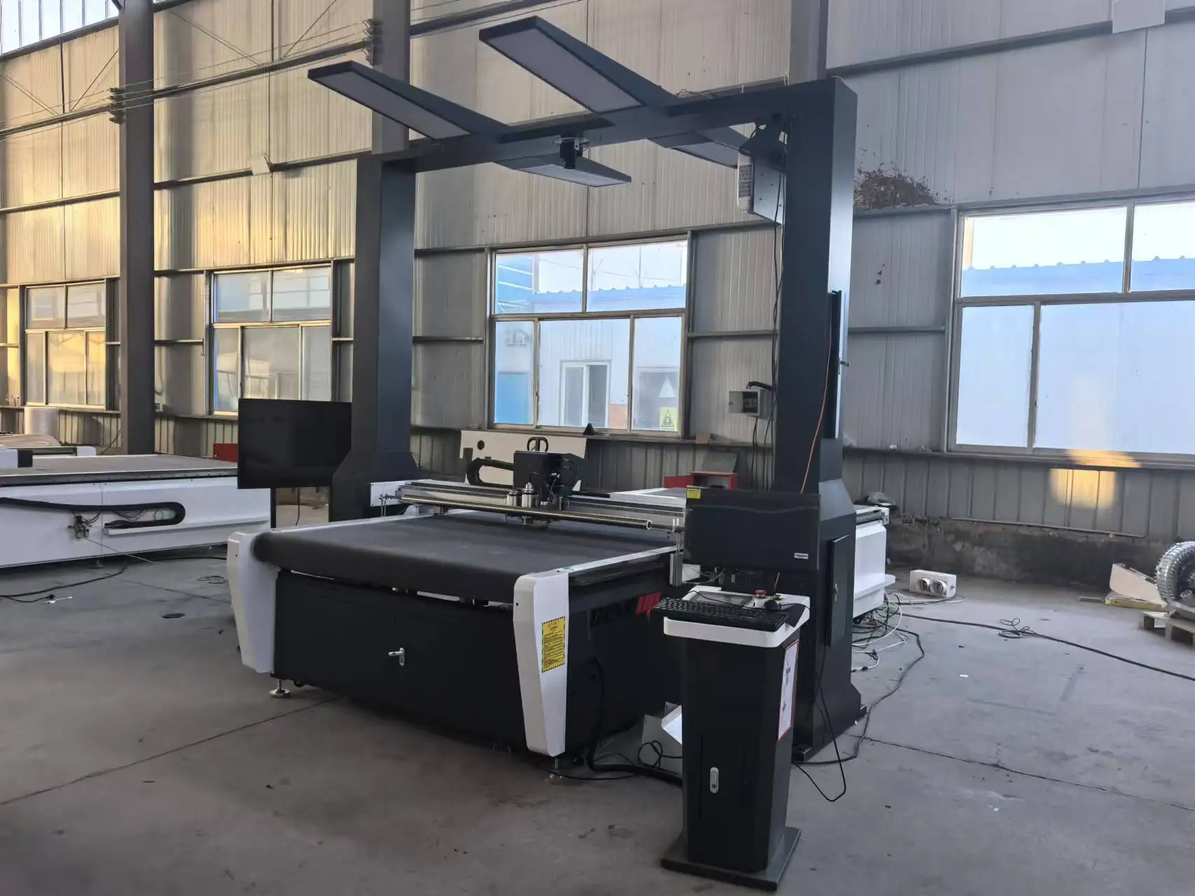 Flatbed CNC Knife Cutter Digital Cutting Machine for Garment Textile Prepreg Cloth Denim Fabric Neoprene
