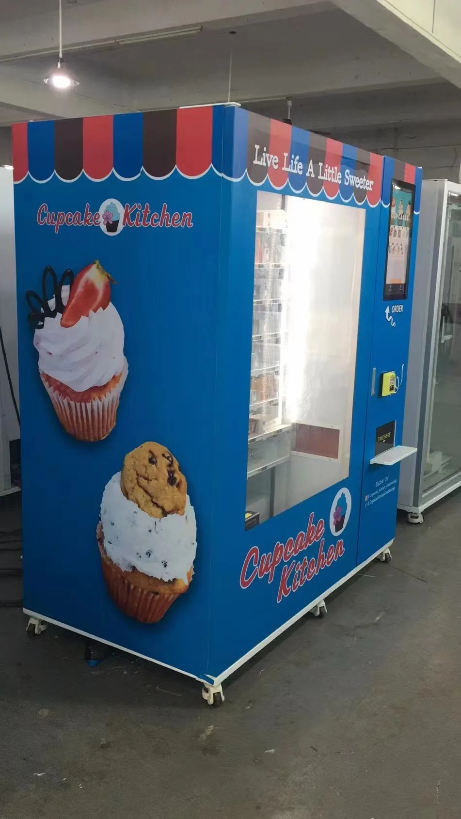 Popular Cakes Vending Machine Cupcakes And Cookies Vending Machine For