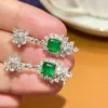 Boucle d'oreille en or 18 carats avec émeraude naturelle