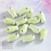 Pez pequeño electrochapado en cerámica, verde amarillento.