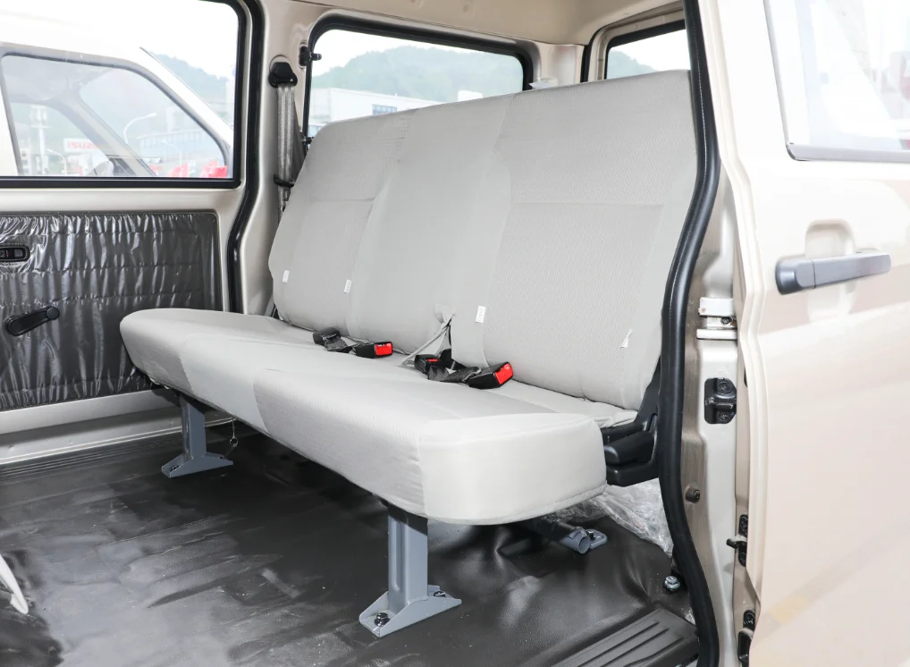 Hot Sale 7 Seats Cargo Van Mpv Passenger Car Saic Gm Wuling Rongguang S