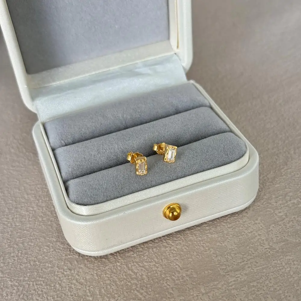 KAKODIY Elegant 925 Sterling Silver Stud Earrings, Emerald Cubic Zirconia 18K Gold Plated Sterling Silver Jewelry detail 4