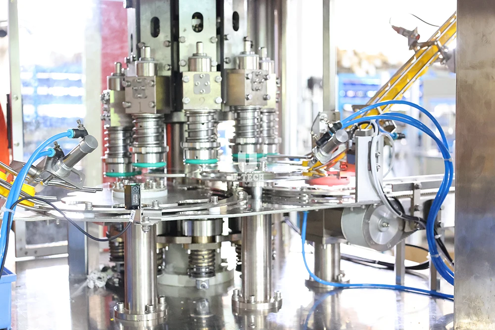 2021 U TECH High Speed 2 Part Twist Off Cap Flip Top Closure Lid Bottle Tapa Cap Closing Folding Making Assembly Machine