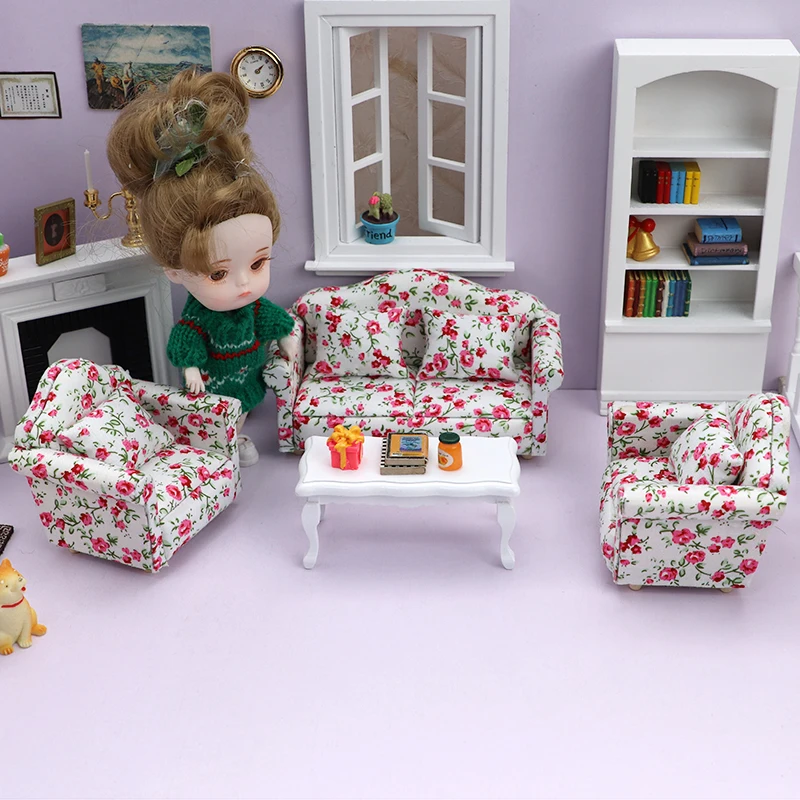 Мягкая мебель для кукольного домика