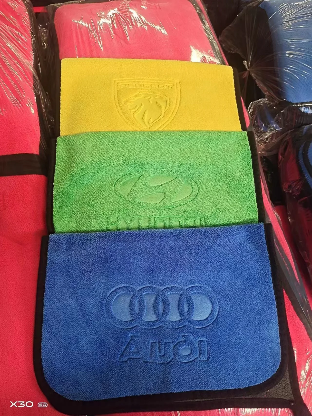 Custom Microfiber Cleaning Cloths - Quick Dry & Sustainable