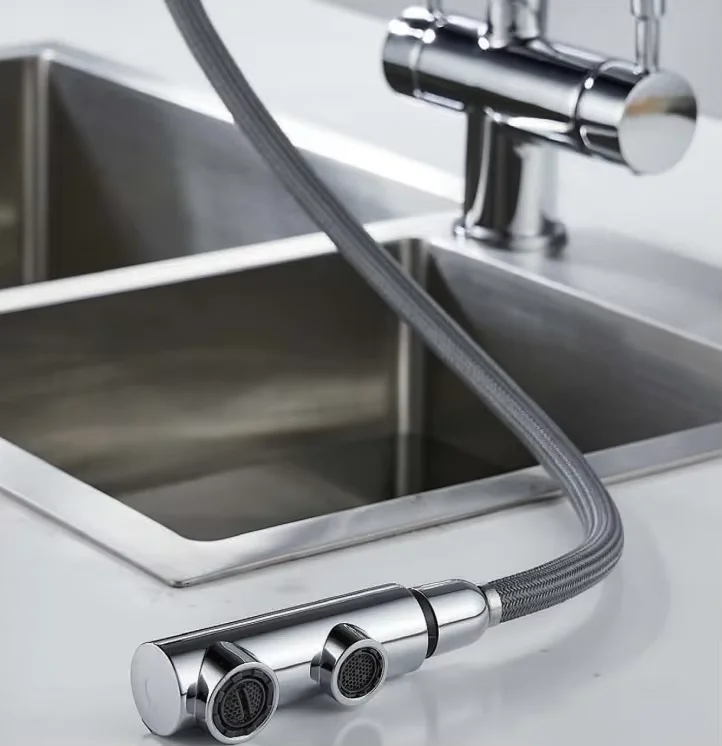 Flexible Pull-Out Spray Feature Extended pull-out sprayer function on kitchen water faucet