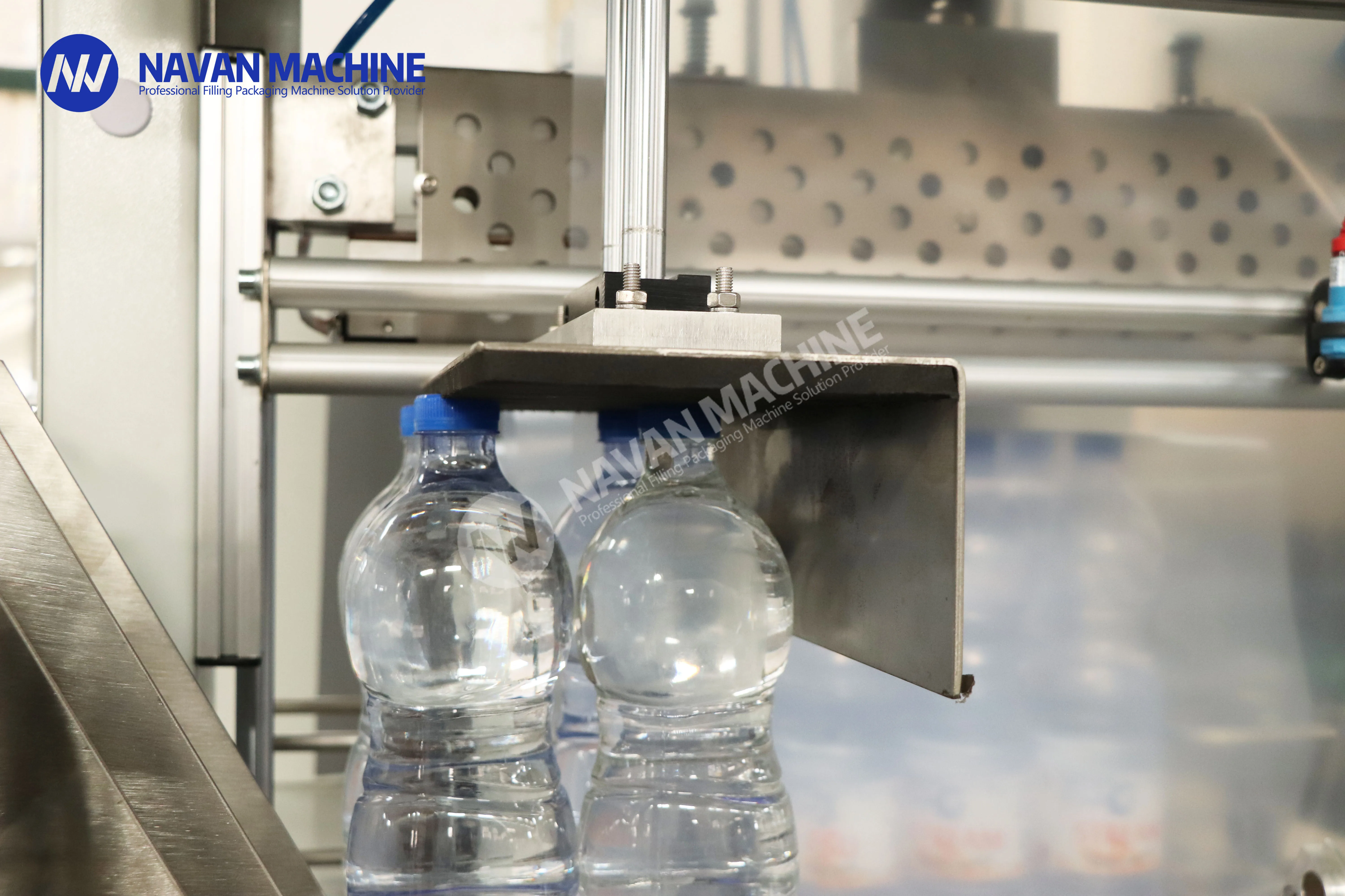 Heat Shrink Film Wrapping Machine Automatic Plastic Bottle PE Film Packaging Machine for Water Juice Carbonated Drink Bottle supplier