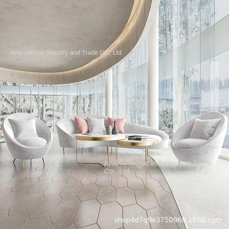 Скандинавский магазин одежды, железный маленький диван, распродажа, офисный салон красоты, доступный роскошный стиль, изогнутый диван, современный Минимализм