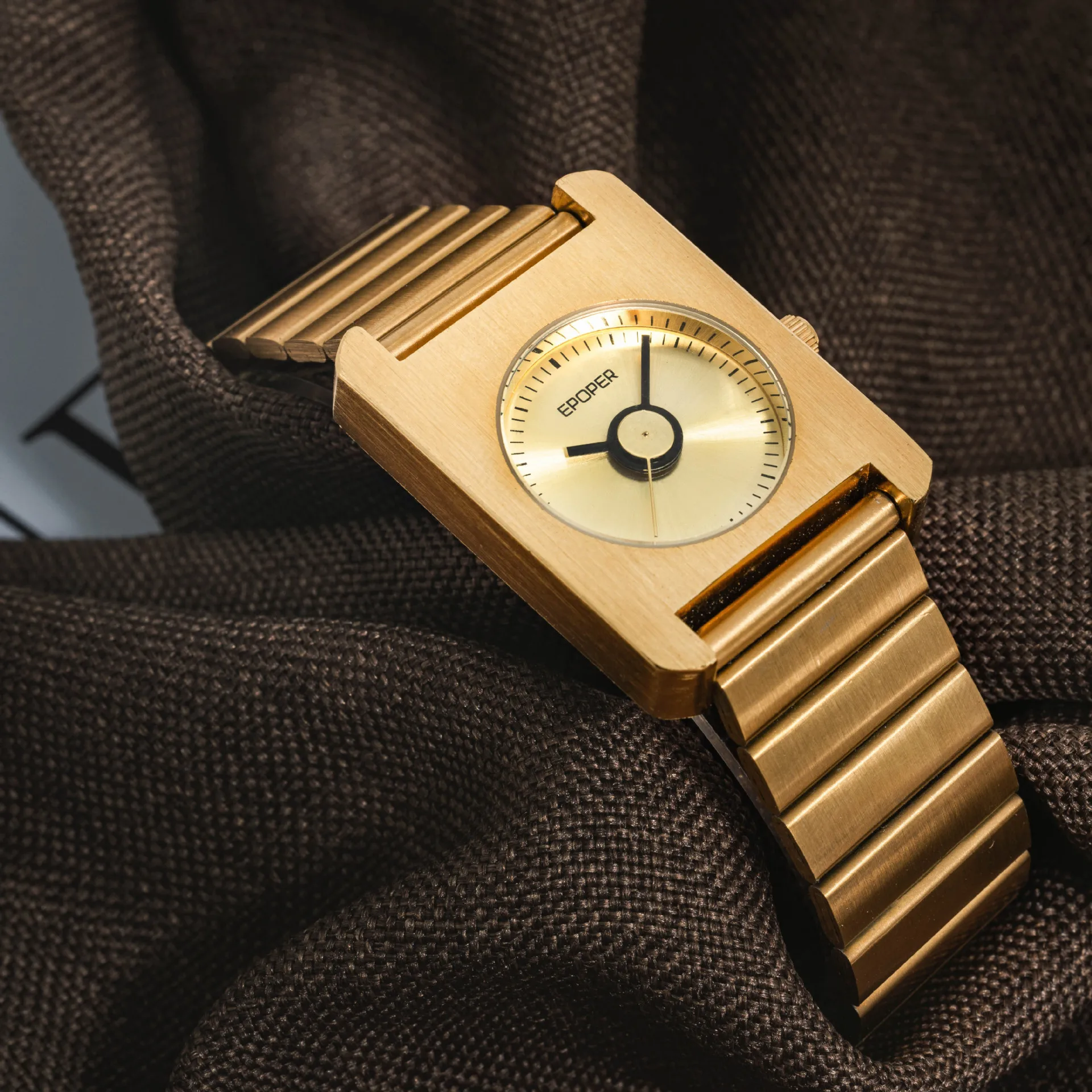 Vintage Quartz Women's Watch OM-394076