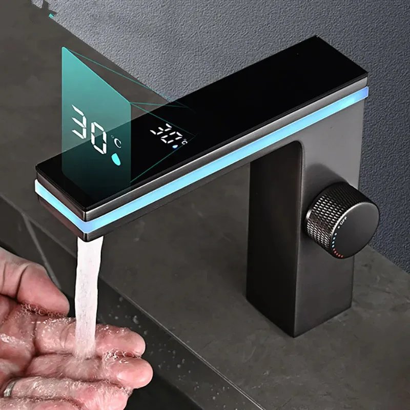 Digital temperature display faucet