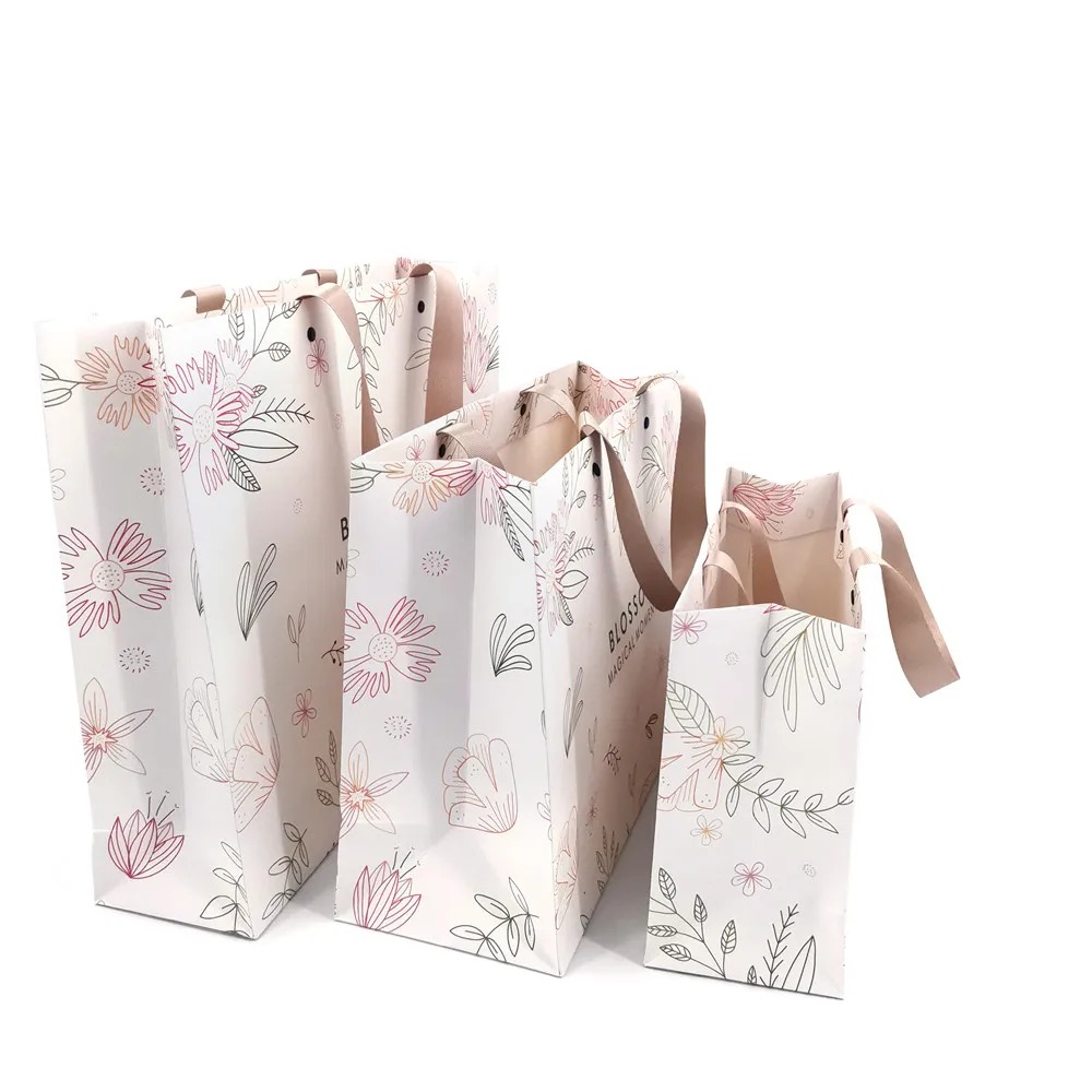 Paper Bags with Logo | Lipack Wholesale Boutique Clothes Shopping Bag Hot Stamping Custom Printing Coated Art Paper Bag With Logo 03