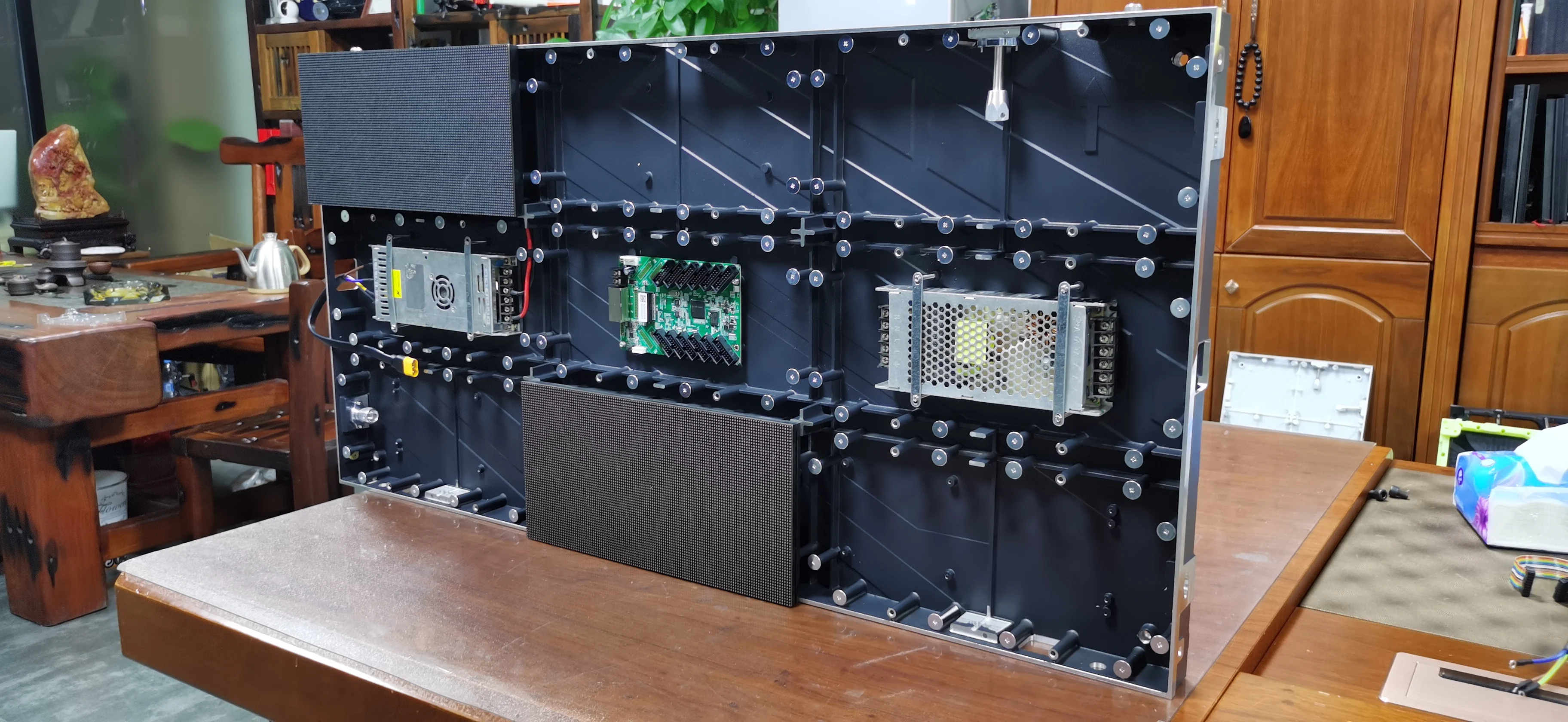 Indoor Large Cabinet 960mm*480mm TOP High Quality P2.5 Digital Signage Video Led Display Empty Led Panel Board supplier