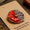 Broche del viernes rojo