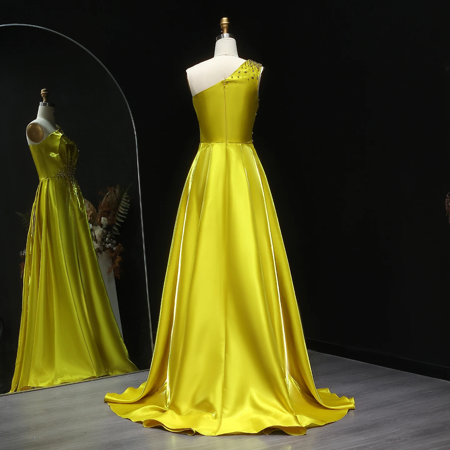 Runway Long Evening Gowns 2016 Elegant Gold Satin Beads Prom Dresses Sexy  Lace Up Off Shoulder