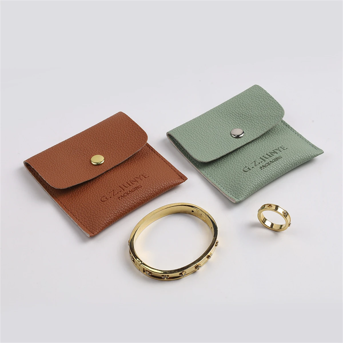 Small Bag Jewellery Design Embossed Logo Velvet Gift Bag Gift Jewelry Pouch  With Card Insert Velvet Jewelry Pouch Packaging