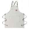 Espesa de color blanco cremoso.