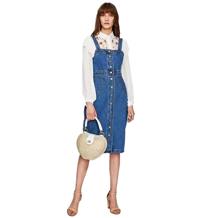 Sommerkjole til kvinner, praktisk, slankpassform, midi-lengde, knapper foran, remmer, jeansstoff, overallkjole i denim