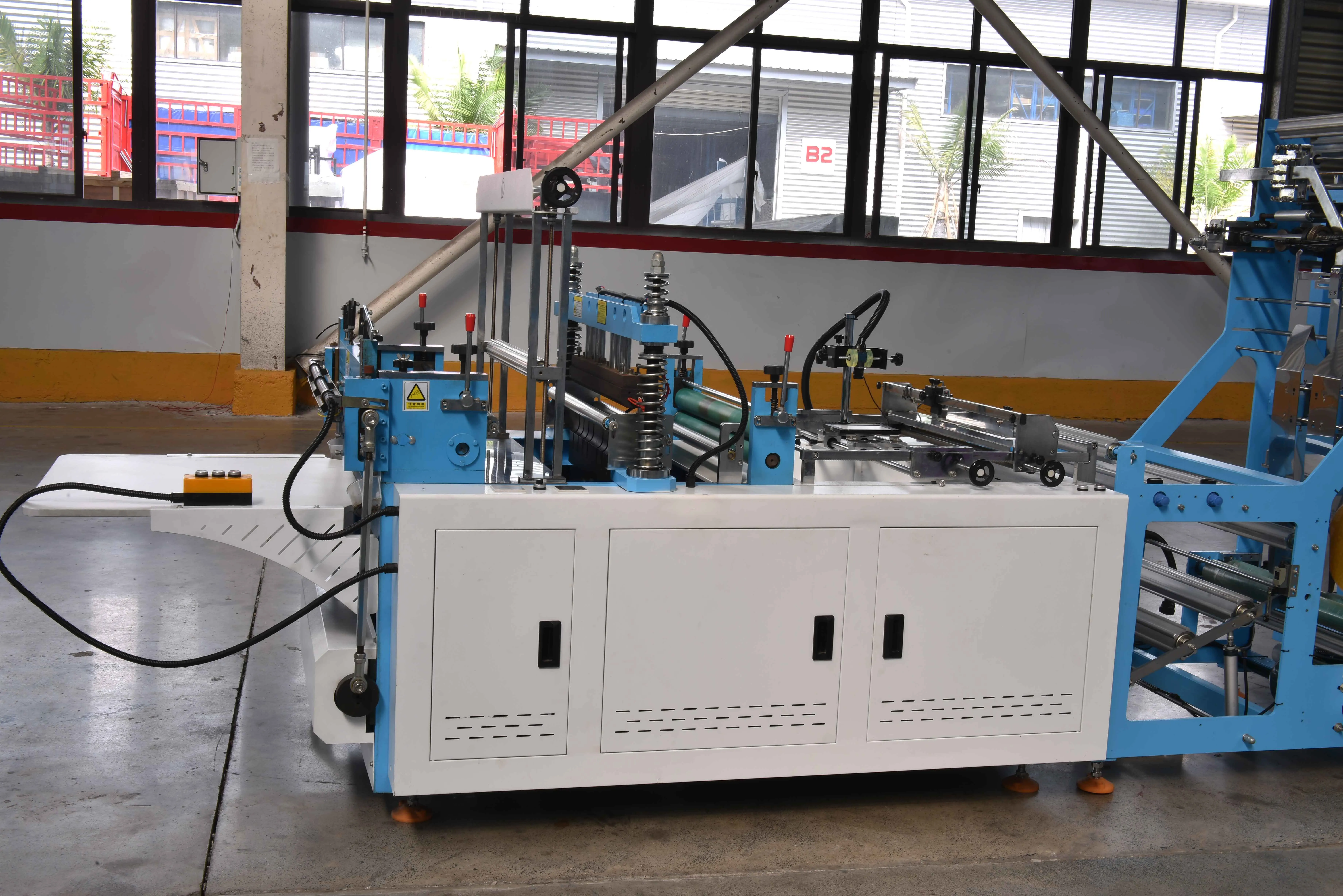 ZXL-G700 High Performance Multifunction Non Woven Bag Machine
